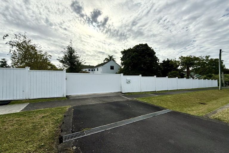 Photo of property in 42 Roland Road, Greenhithe, Auckland, 0632