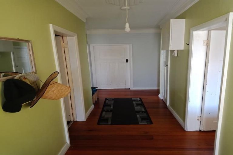 Photo of property in 73 Whites Line East, Waiwhetu, Lower Hutt, 5010