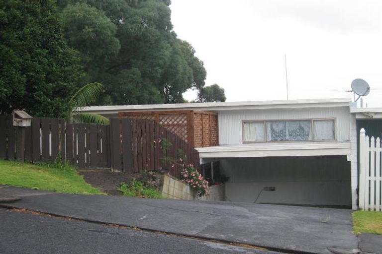 Photo of property in 2/2 Finn Place, Totara Vale, Auckland, 0629