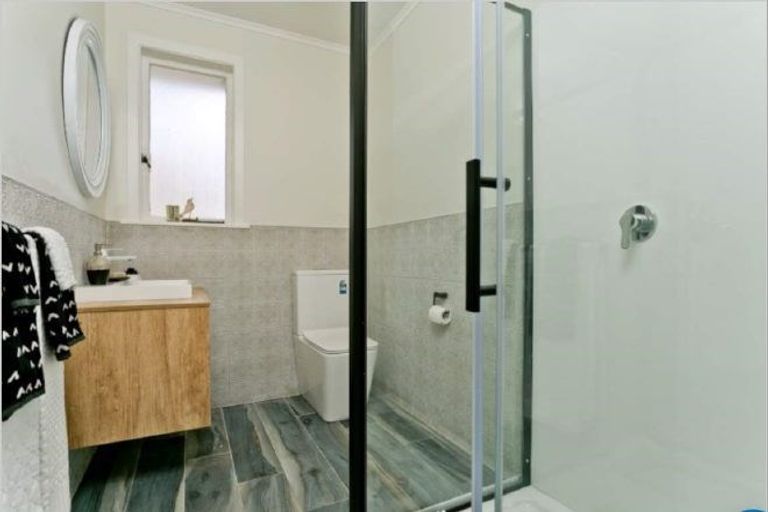 Photo of property in 66 County Road, Torbay, Auckland, 0630