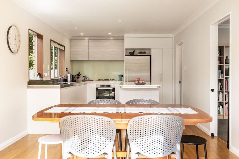 Photo of property in 5b Kawau Road, Greenlane, Auckland, 1061