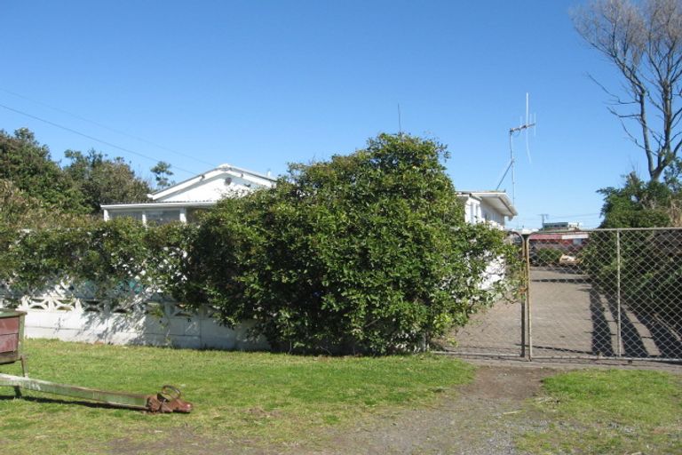 Photo of property in 4 Raukawa Street, Himatangi Beach, Foxton, 4891