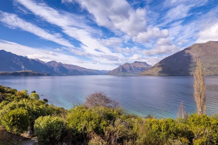 Photo of property in 64 Cedar Drive, Kelvin Heights, Queenstown, 9300