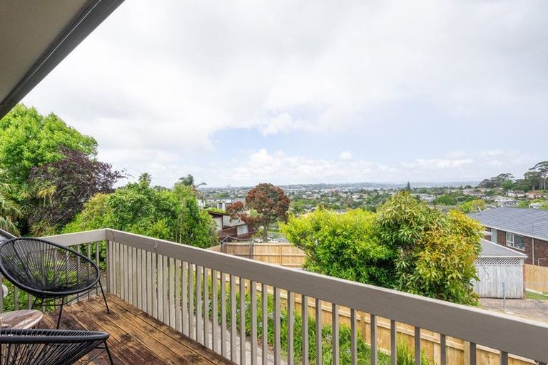 Photo of property in 2/218 East Coast Road, Forrest Hill, Auckland, 0620