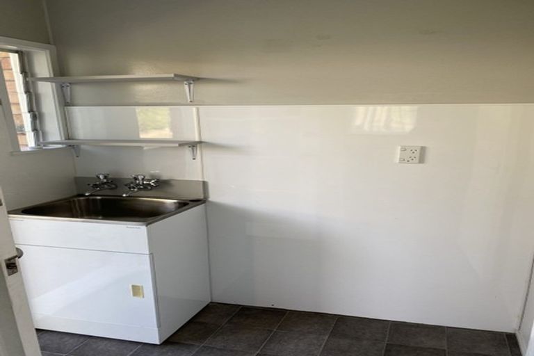 Photo of property in 18 Diana Drive, Glenfield, Auckland, 0627