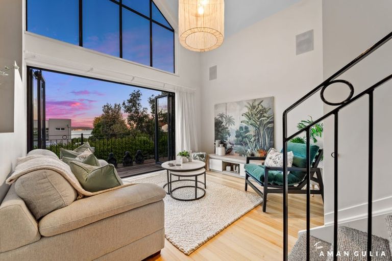 Photo of property in 86a Wiseley Road, West Harbour, Auckland, 0618