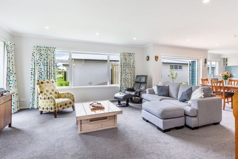 Photo of property in 38 Noumea Drive, Rangatira Park, Taupo, 3330