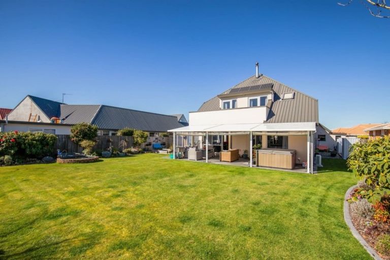 Photo of property in 7 Goodall Place, Redwood, Christchurch, 8051
