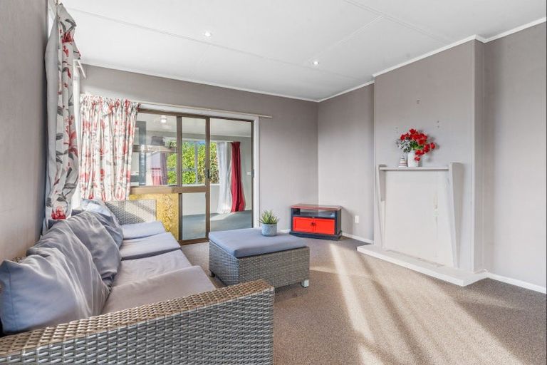 Photo of property in 7 Kelvin Place, Westown, New Plymouth, 4310