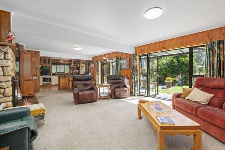 Photo of property in 138 Atawhai Road, Fitzherbert, Palmerston North, 4410