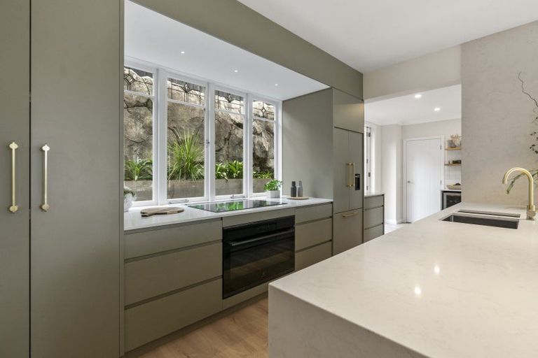 Photo of property in 28a Waterview Road, Stanley Point, Auckland, 0624