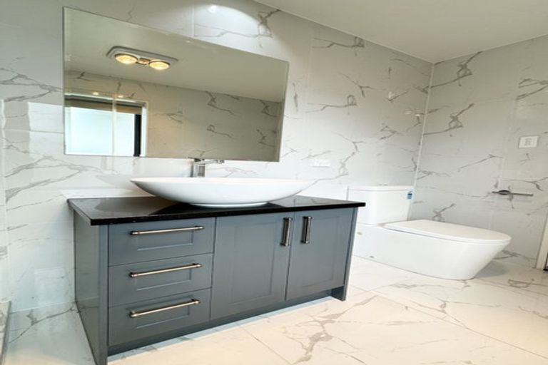 Photo of property in 6b St Catherine Crescent, West Harbour, Auckland, 0618