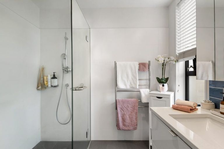 Photo of property in 16 Hastings Street, Hobsonville, Auckland, 0616