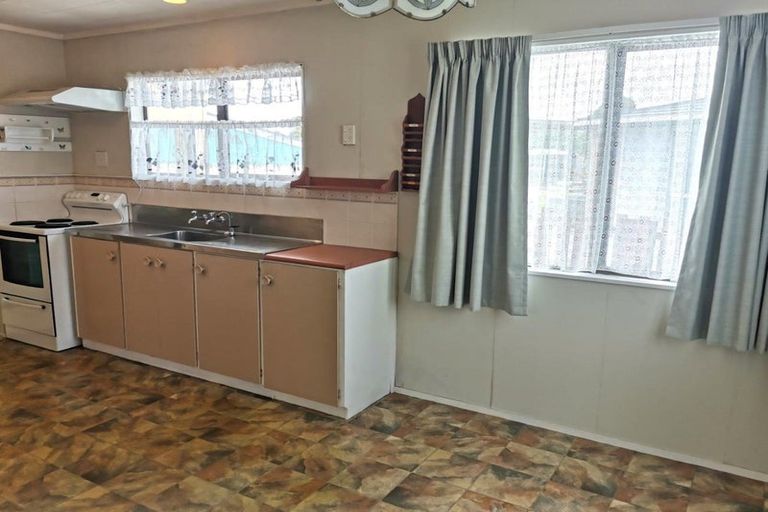 Photo of property in 1 Prion Place, One Tree Point, 0118