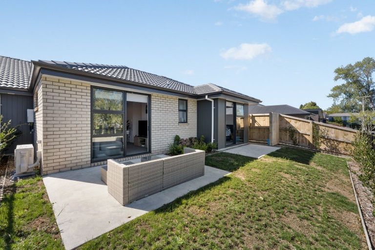 Photo of property in 2/15 Mabian Crescent, Deanwell, Hamilton, 3206