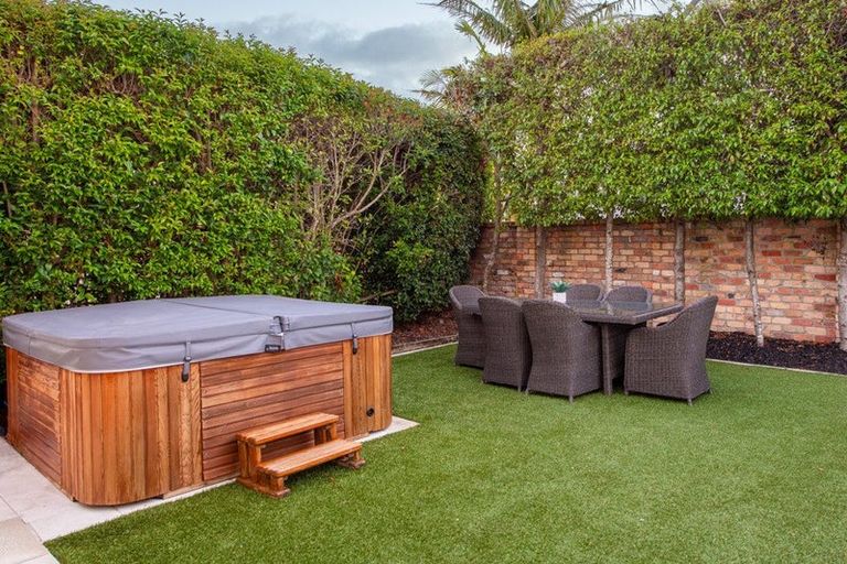 Photo of property in 2/22 View Road, Campbells Bay, Auckland, 0630