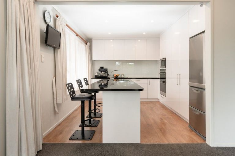 Photo of property in 14 Cavendish Square, Strathmore Park, Wellington, 6022