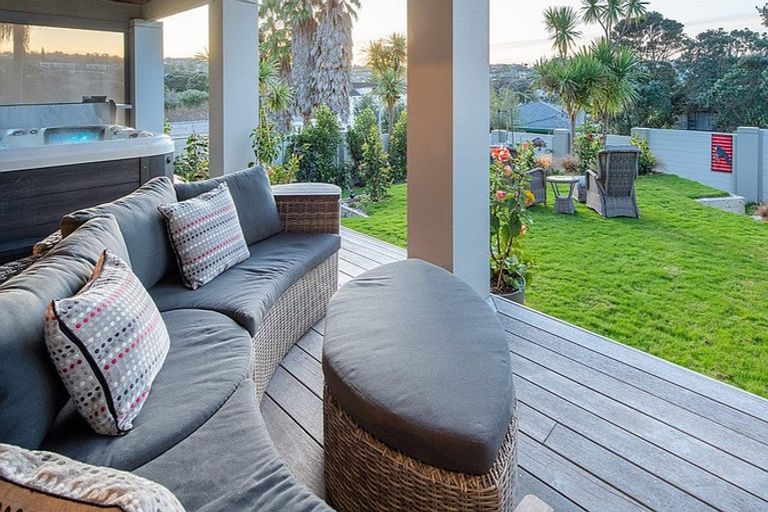 Photo of property in 1/7 Whitby Crescent, Mairangi Bay, Auckland, 0630