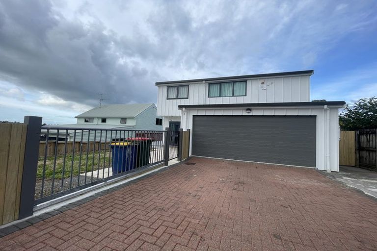Photo of property in 3/485 Don Buck Road, Massey, Auckland, 0614