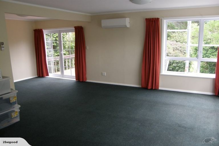 Photo of property in 37 Ranui Terrace, Tawa, Wellington, 5028