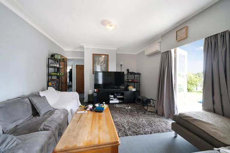 Photo of property in 4134 Great North Road, Glendene, Auckland, 0602