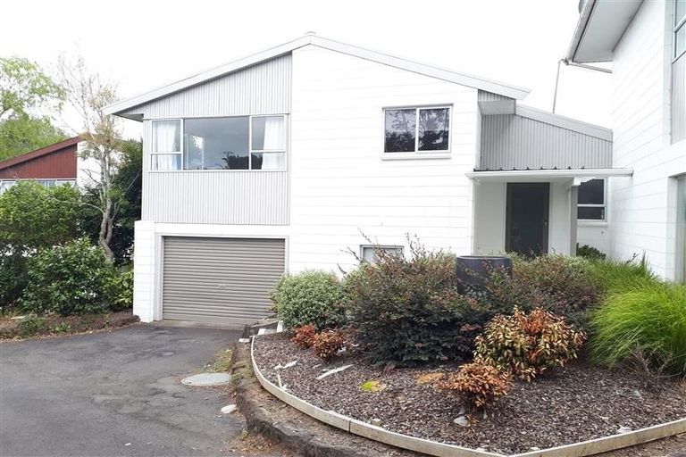 Photo of property in 2/290 Glenfield Road, Glenfield, Auckland, 0629