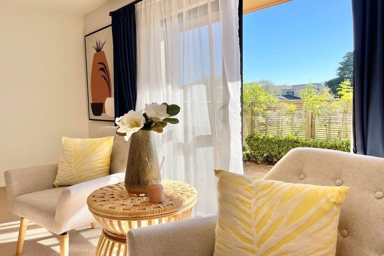 Photo of property in 16 Spalding Rise, Golflands, Auckland, 2013