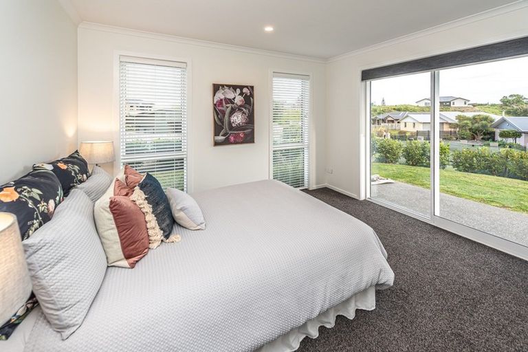 Photo of property in 33 Golf Vue Place, Castlecliff, Whanganui, 4501