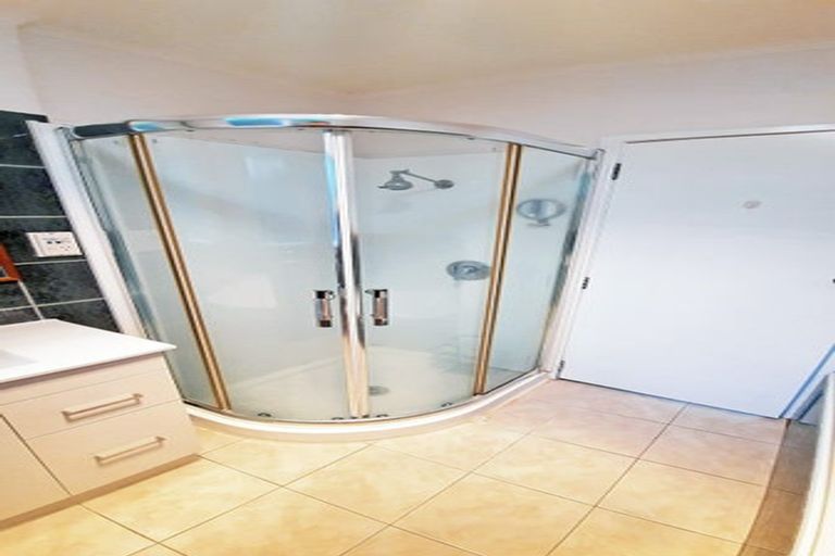 Photo of property in 1/223 Eskdale Road, Birkenhead, Auckland, 0626