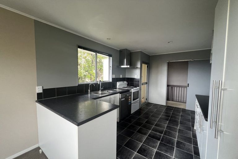 Photo of property in 7 Trias Road, Totara Vale, Auckland, 0629