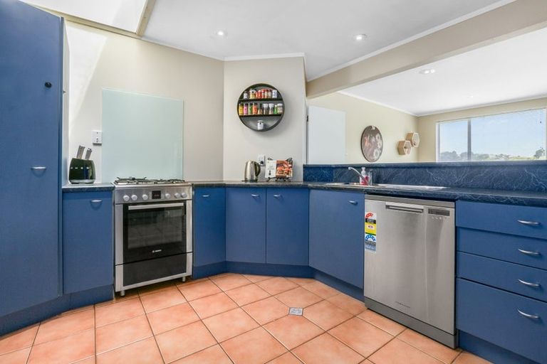 Photo of property in 47 Hicks Close, Whitby, Porirua, 5024