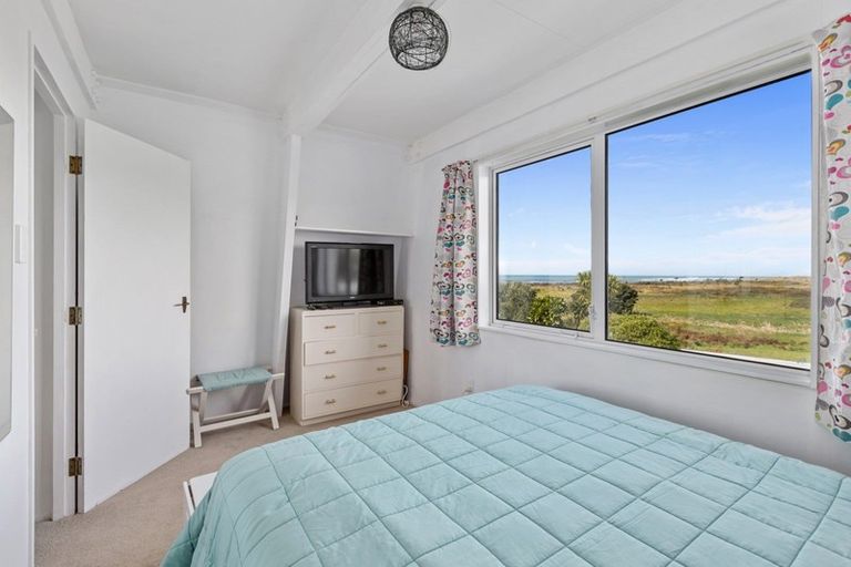 Photo of property in 3 Harapaki Road, Riversdale Beach, Masterton, 5872