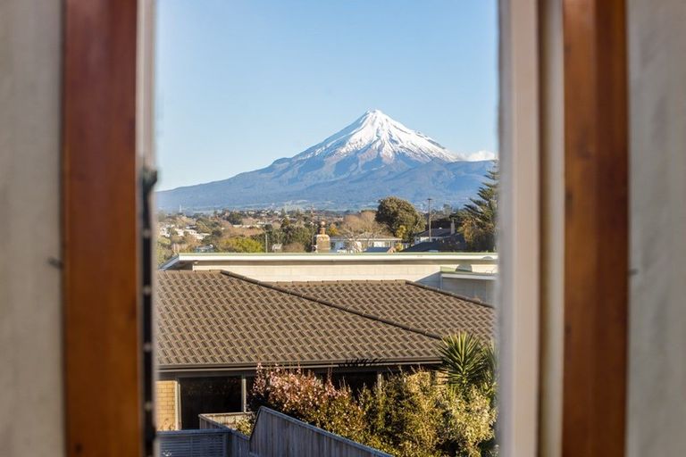 Photo of property in 37 Wallace Place, Westown, New Plymouth, 4310