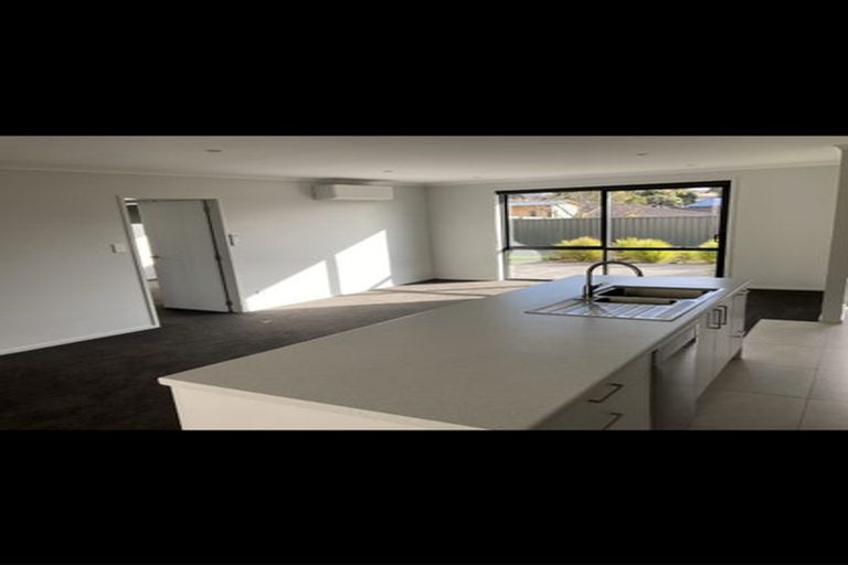 Photo of property in 7 Albatross Lane, Welcome Bay, Tauranga, 3112