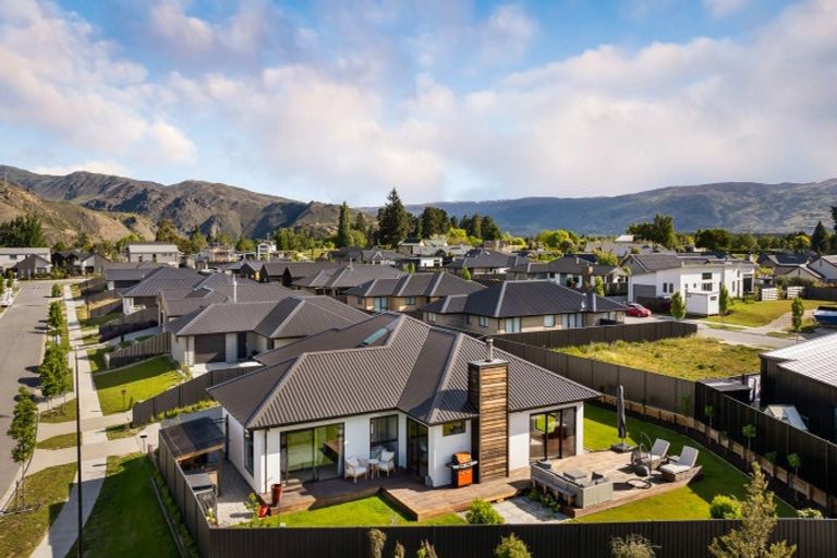 Photo of property in 16 Travertine Street, Cromwell, 9310