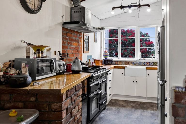 Photo of property in 150 Wirihana Road, Hawera, 4674