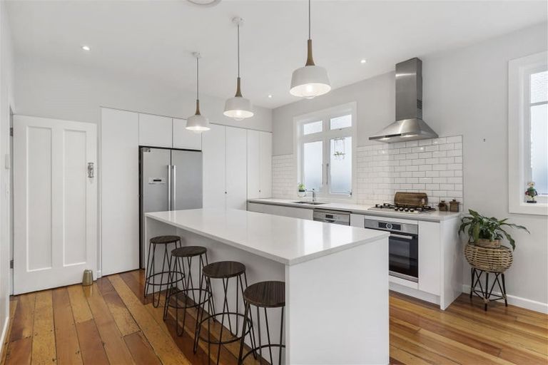 Photo of property in 30 Lambeth Road, Mount Eden, Auckland, 1041