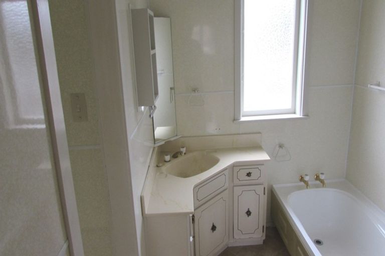 Photo of property in 58 Alberta Street, Point Chevalier, Auckland, 1022