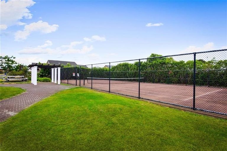 Photo of property in 17 Hillwell Drive, Henderson, Auckland, 0612