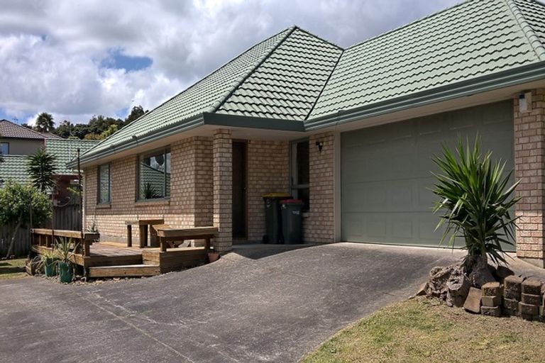 Photo of property in 2 Baltic Place, Goodwood Heights, Auckland, 2105