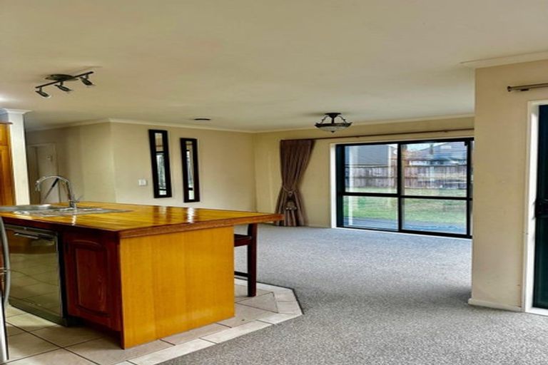 Photo of property in 49 Lilybank Crescent, East Tamaki, Auckland, 2013