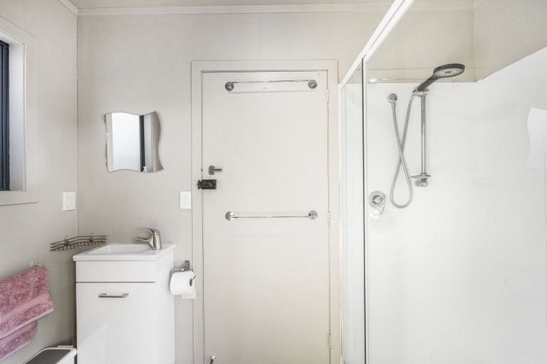 Photo of property in 11 Second Avenue, Glenbrook, Waiuku, 2681