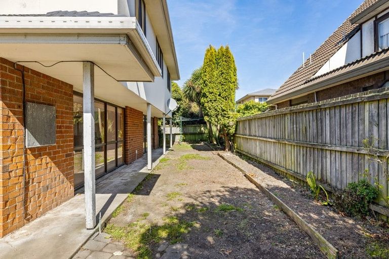 Photo of property in 13 Broadfell Avenue, Avonhead, Christchurch, 8042