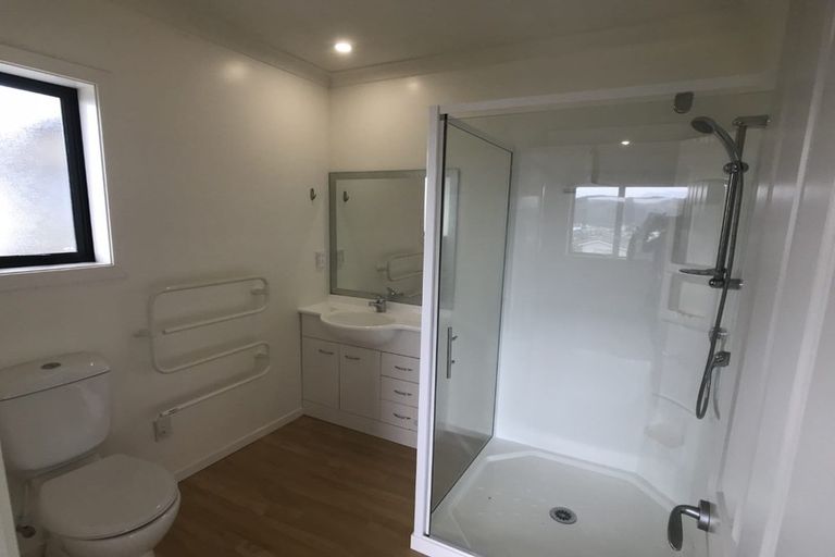 Photo of property in 17 James Nairn Grove, Riverstone Terraces, Upper Hutt, 5018