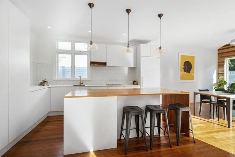 Photo of property in 72 The Parade, Island Bay, Wellington, 6023