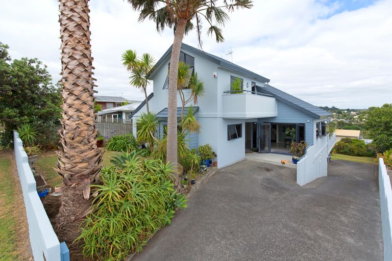 Photo of property in 62 Stanmore Bay Road, Stanmore Bay, Whangaparaoa, 0932