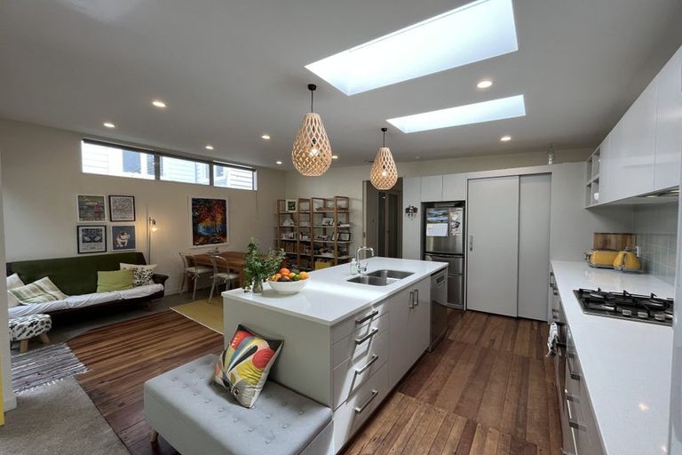 Photo of property in 31 Newman Terrace, Thorndon, Wellington, 6011