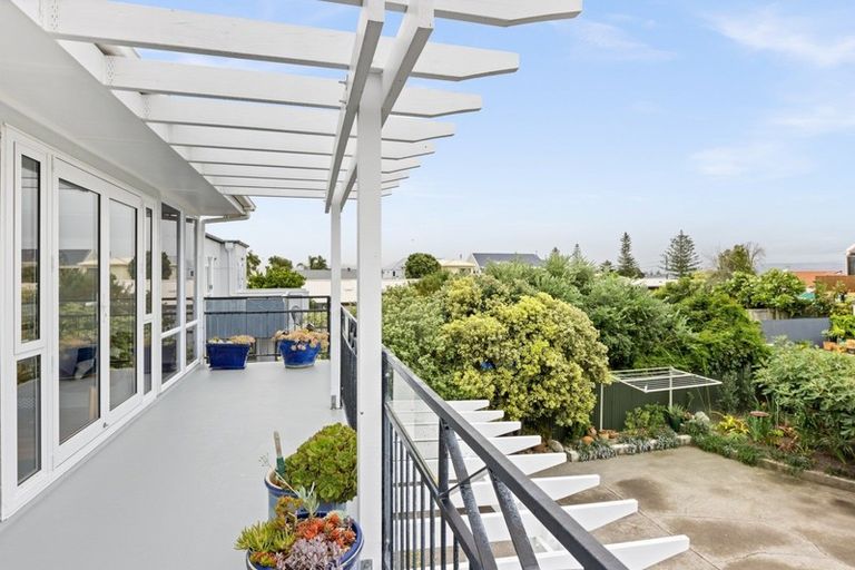 Photo of property in 17 Meeanee Quay, Westshore, Napier, 4110