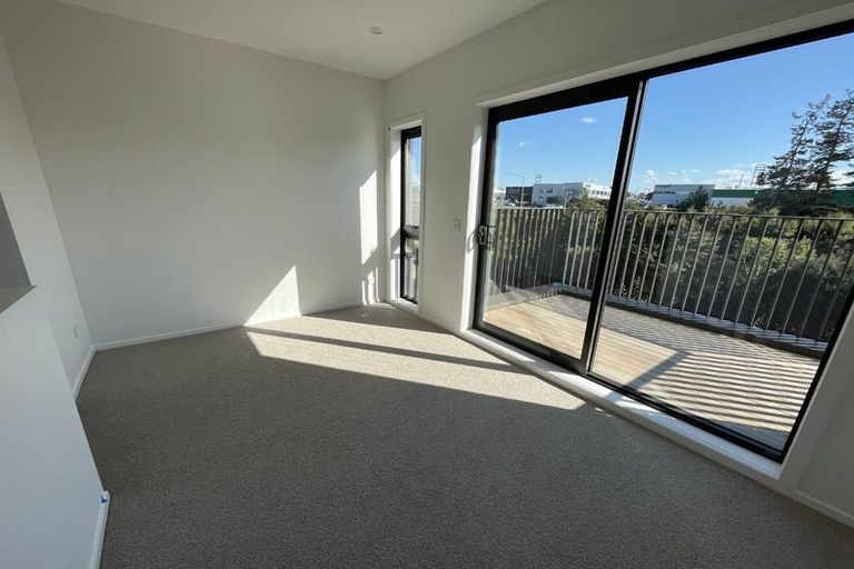 Photo of property in 10/28 Westgate Drive, Westgate, Auckland, 0614