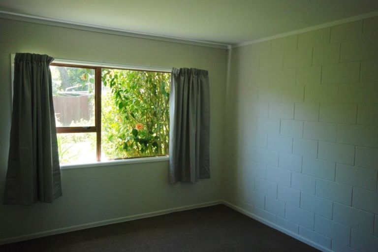 Photo of property in 1/16 Roberts Road, Glenfield, Auckland, 0629